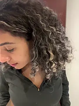 Snapshot of Belkaj chatting on 10/08/25, 01:14 Belkaj online show from 10/08/25, 01:14