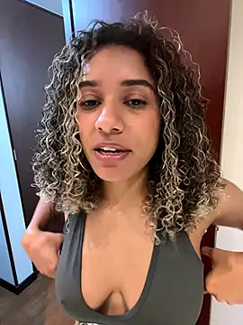 Snapshot of Belkaj chatting on 10/27/25, 01:31 Belkaj online show from 10/27/25, 01:31