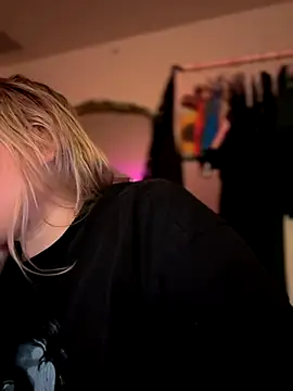 PiggyRose online show from 10/01/25, 12:27