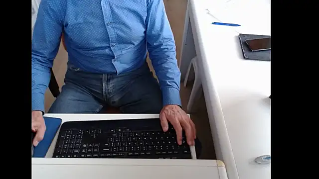 Snapshot of dutchpornking chatting on 09/29/25, 07:46 dutchpornking online show from 09/29/25, 07:46