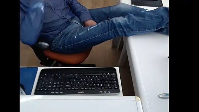 Snapshot of dutchpornking chatting on 10/01/25, 12:00 dutchpornking online show from 10/01/25, 12:00