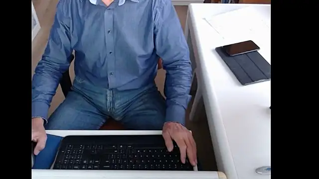 Snapshot of dutchpornking chatting on 10/03/25, 06:43 dutchpornking online show from 10/03/25, 06:43