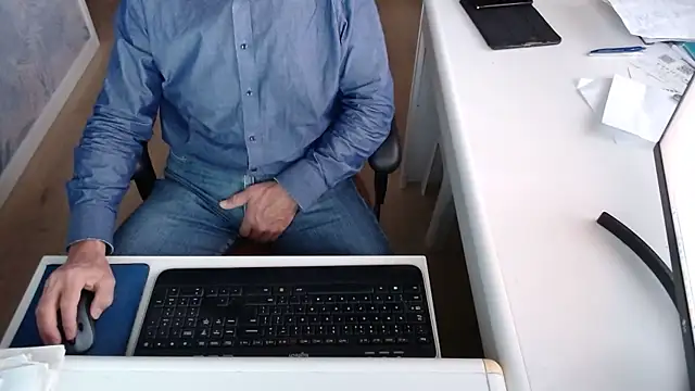 Snapshot of dutchpornking chatting on 10/04/25, 07:06 dutchpornking online show from 10/04/25, 07:06