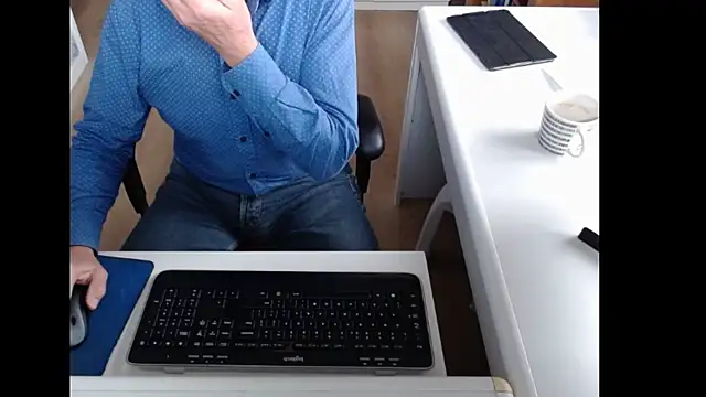 Snapshot of dutchpornking chatting on 10/13/25, 08:03 dutchpornking online show from 10/13/25, 08:03