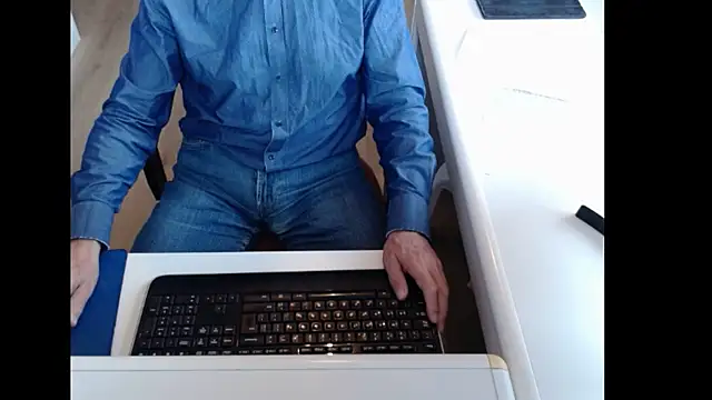 Snapshot of dutchpornking chatting on 10/14/25, 07:53 dutchpornking online show from 10/14/25, 07:53