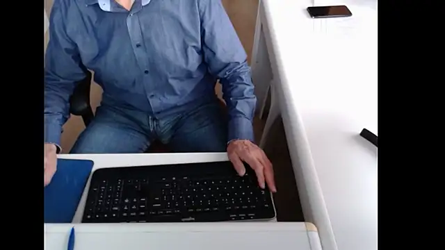 Snapshot of dutchpornking chatting on 10/15/25, 07:19 dutchpornking online show from 10/15/25, 07:19