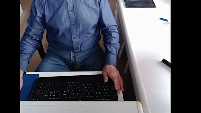 Snapshot of dutchpornking chatting on 10/19/25, 07:09 dutchpornking online show from 10/19/25, 07:09