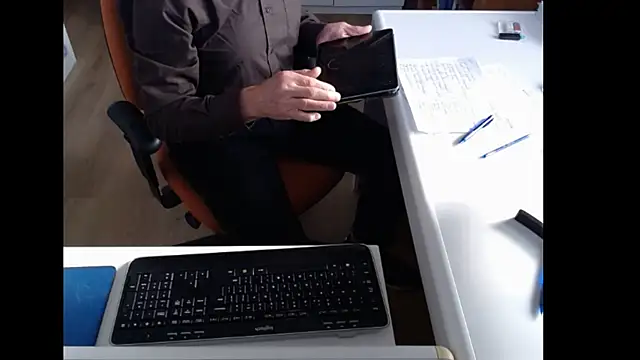 Snapshot of dutchpornking chatting on 10/26/25, 12:00 dutchpornking online show from 10/26/25, 12:00