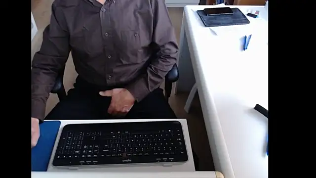 Snapshot of dutchpornking chatting on 10/27/25, 07:34 dutchpornking online show from 10/27/25, 07:34