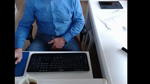 Snapshot of dutchpornking chatting on 11/02/25, 08:17 dutchpornking online show from 11/02/25, 08:17