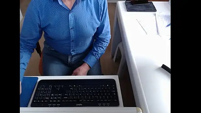 Snapshot of dutchpornking chatting on 11/03/25, 09:54 dutchpornking online show from 11/03/25, 09:54