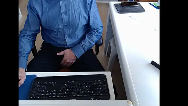 Snapshot of dutchpornking chatting on 11/07/25, 08:36 dutchpornking online show from 11/07/25, 08:36