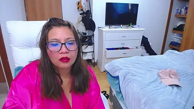 Snapshot of mondirty70 chatting on 10/27/25, 11:58 mondirty70 online show from 10/27/25, 11:58