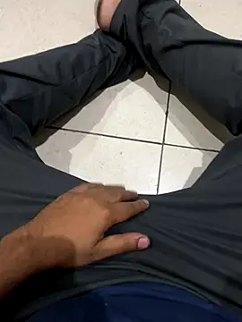 Snapshot of luciferdxm5 chatting on 11/10/25, 06:12 luciferdxm5 online show from 11/10/25, 06:12