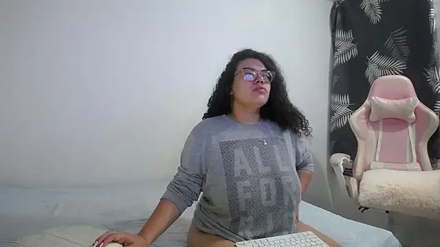 mabigomez00 online show from 11/21/25, 07:07