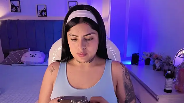 Snapshot of Catalinaa_martinez chatting on 10/31/25, 03:18 Catalinaa martinez online show from 10/31/25, 03:18