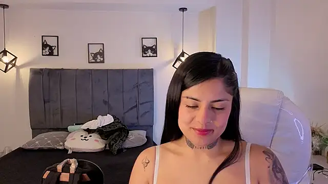 Snapshot of Catalinaa_martinez chatting on 11/02/25, 04:42 Catalinaa martinez online show from 11/02/25, 04:42