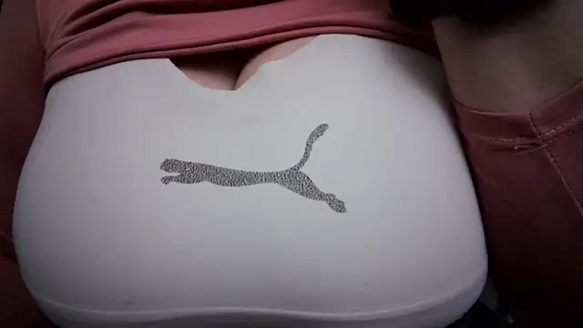 AnnyelinnaLove online show from 12/18/25, 02:17