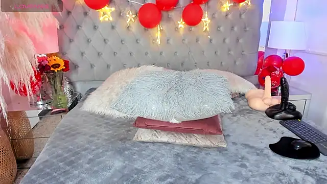 Snapshot of Kaitlyn_Brwon chatting on 02/16/25, 06:43 Kaitlyn Brwon online show from 02/16/25, 06:43