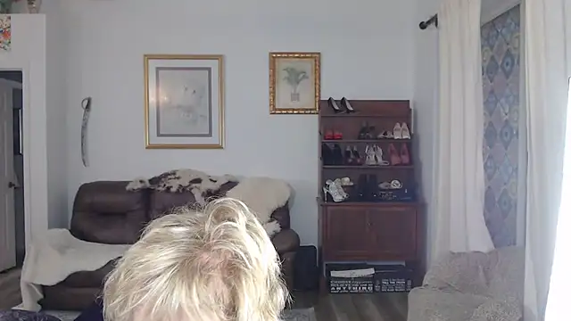 Snapshot of SindeeDix chatting on 11/08/25, 02:28 SindeeDix online show from 11/08/25, 02:28