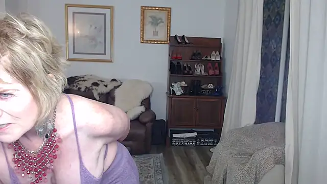 Snapshot of SindeeDix chatting on 11/12/25, 12:49 SindeeDix online show from 11/12/25, 12:49