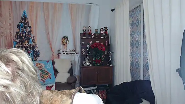 Snapshot of SindeeDix chatting on 12/14/25, 04:23 SindeeDix online show from 12/14/25, 04:23