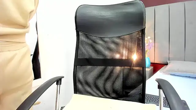 moxa hot online show from 12/02/25, 02:56