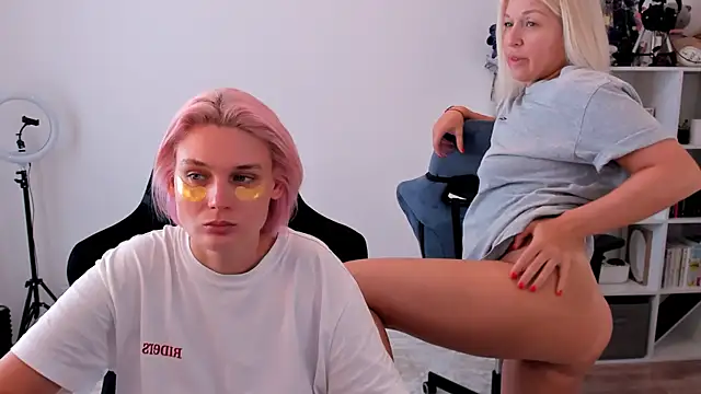 hotblonds online show from 10/04/25, 10:13