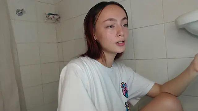 Snapshot of nathaly_bird chatting on 01/28/25, 11:17 nathaly bird online show from 01/28/25, 11:17