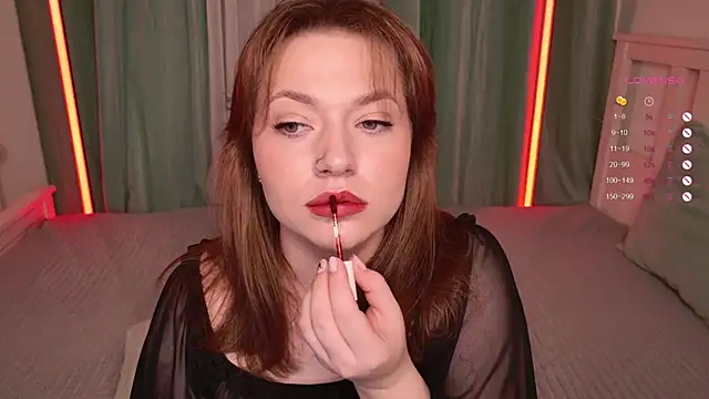 Snapshot of Evahadson chatting on 10/14/25, 08:20 Evahadson online show from 10/14/25, 08:20