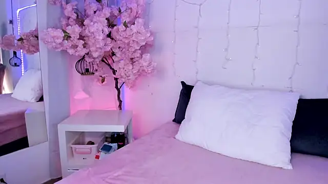 Snapshot of AMMY-CAMM chatting on 11/06/25, 09:05 AMMY-CAMM online show from 11/06/25, 09:05