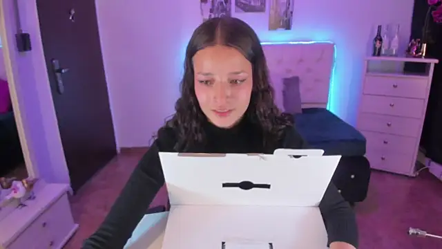 Amaia Daniells online show from 12/16/24, 03:51