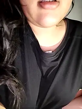 Annerae online show from 10/31/25, 05:14