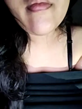 Snapshot of Annerae chatting on 11/29/25, 02:42 Annerae online show from 11/29/25, 02:42