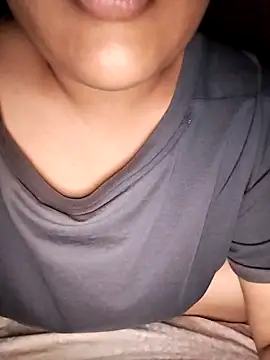 Snapshot of Annerae chatting on 12/18/25, 03:18 Annerae online show from 12/18/25, 03:18