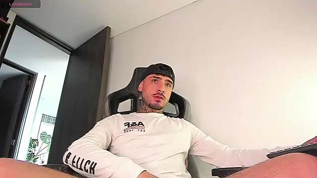 Snapshot of imferrer chatting on 01/11/26, 02:33 imferrer online show from 01/11/26, 02:33