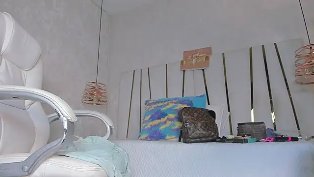 Meghan stonne  online show from 12/18/24, 07:19