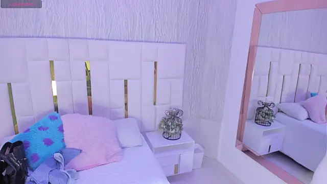 Snapshot of Meghan_stonne_ chatting on 09/12/25, 07:03 Meghan stonne online show from 09/12/25, 07:03