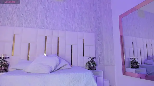 Snapshot of Meghan_stonne_ chatting on 09/13/25, 07:13 Meghan stonne online show from 09/13/25, 07:13