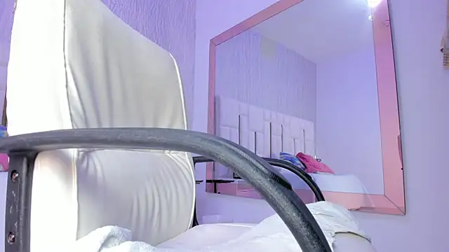 Snapshot of Meghan_stonne_ chatting on 10/04/25, 07:01 Meghan stonne online show from 10/04/25, 07:01