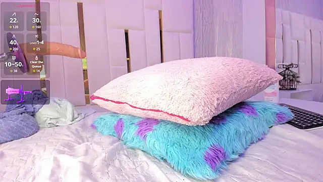 Snapshot of Meghan_stonne_ chatting on 10/22/25, 07:41 Meghan stonne online show from 10/22/25, 07:41