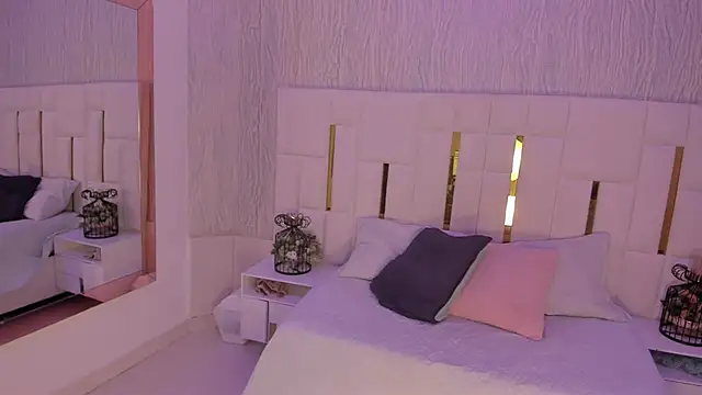 Snapshot of Meghan_stonne_ chatting on 11/14/25, 09:02 Meghan stonne online show from 11/14/25, 09:02