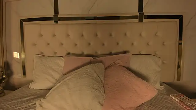 Snapshot of Meghan_stonne_ chatting on 11/22/25, 07:13 Meghan stonne online show from 11/22/25, 07:13