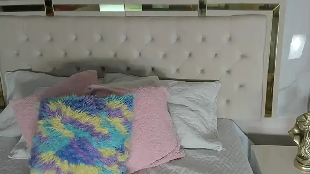 Snapshot of Meghan_stonne_ chatting on 11/23/25, 07:13 Meghan stonne online show from 11/23/25, 07:13