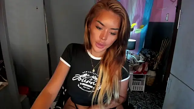 QuiinMollyXxX online show from 06/10/26, 01:50