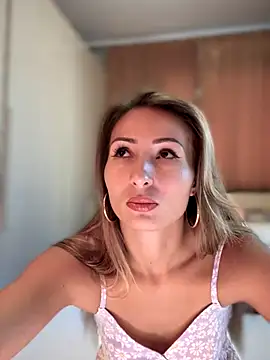 YOUR-KARINA online show from 11/28/25, 08:39