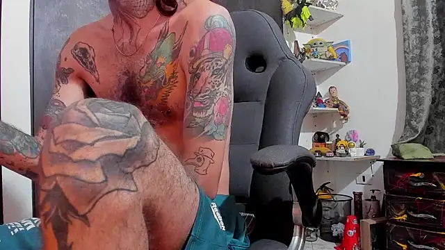 Snapshot of harry_reems1 chatting on 10/19/25, 06:36 harry reems1 online show from 10/19/25, 06:36