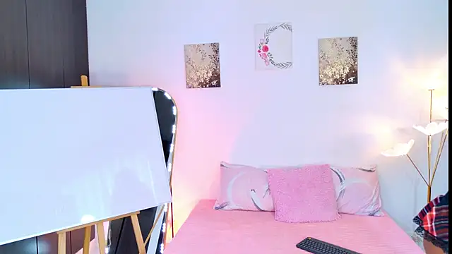 SarahCinnamon- online show from 06/04/26, 04:13