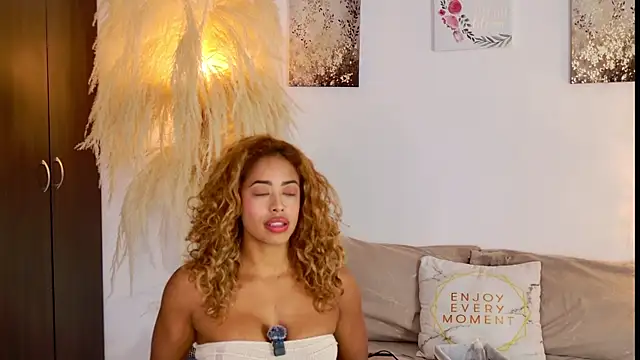 SarahCinnamon- online show from 07/16/26, 03:40