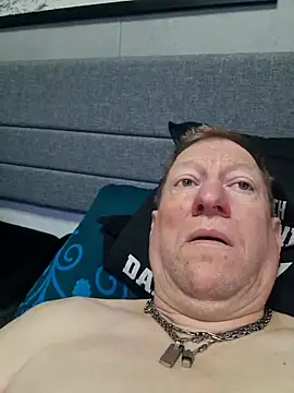 tomtom111111 online show from 10/12/25, 12:48